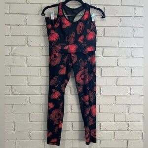 Victoria Secret Sports Leggings Set Black Background With Roses.  Size L